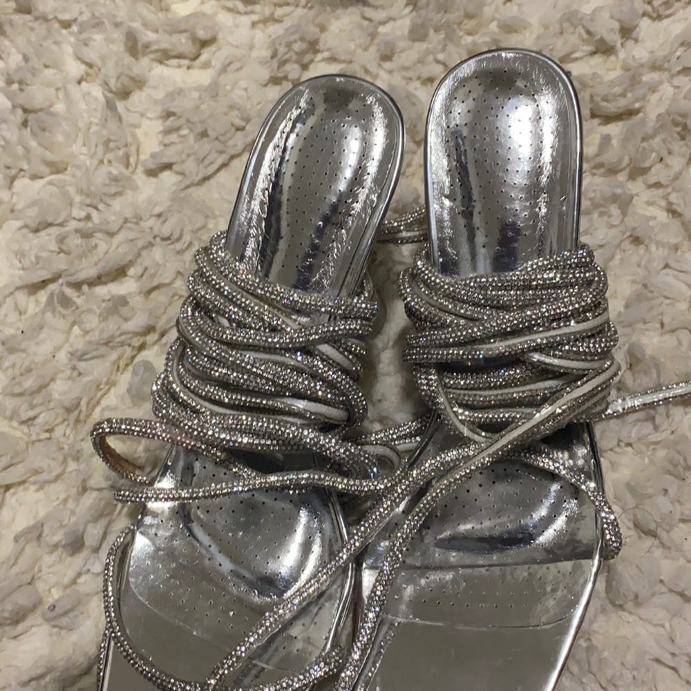 Woman Size 11 Silver Heel